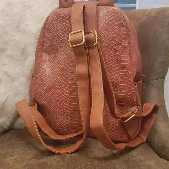 LD Backpack - Picture 4 of 6